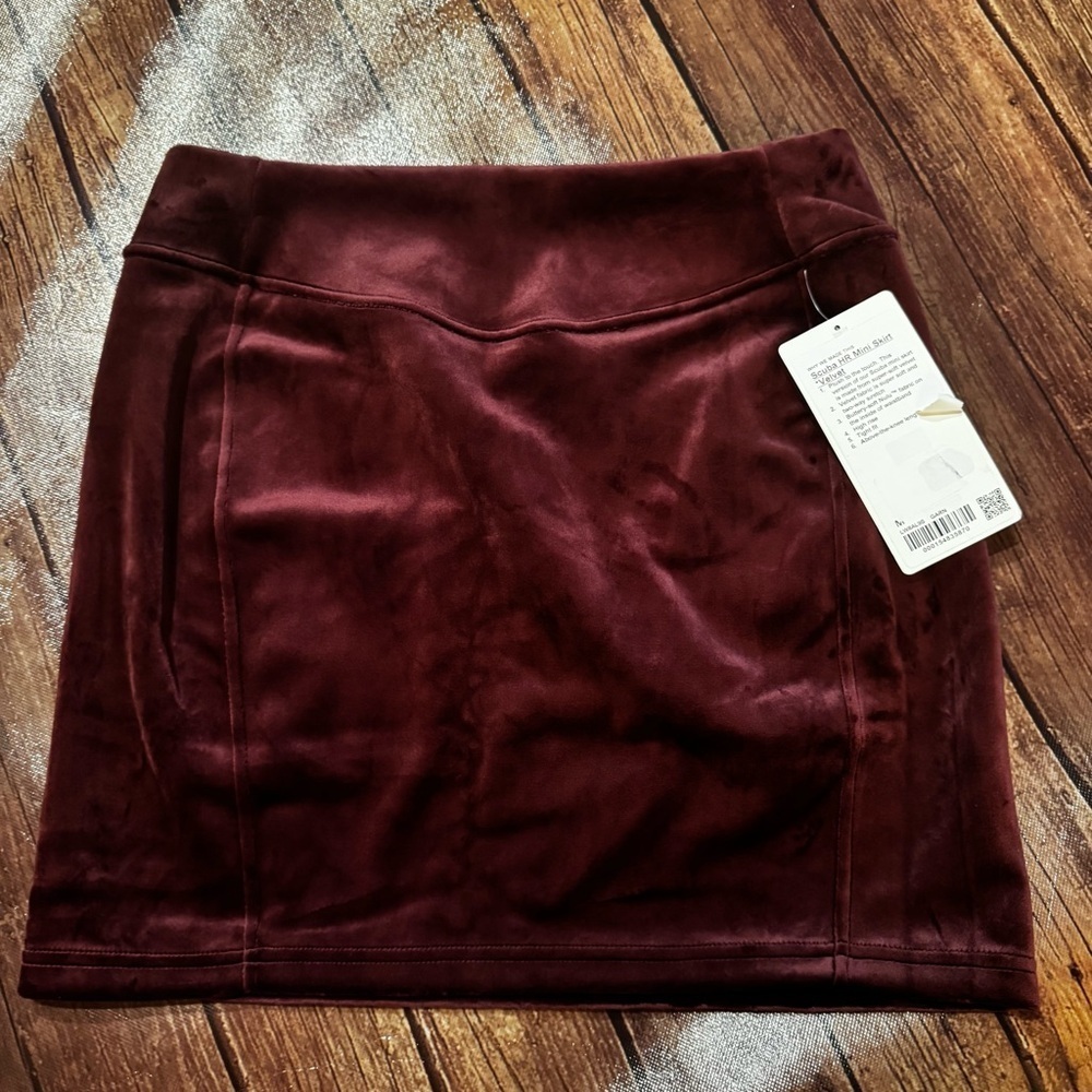 🍋 Lululemon Scuba HR Mini Skirt Velvet - Garnet - size medium